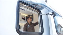 Kütahya'da panelvan araçlardan karavan yapıyor
