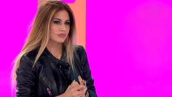 Nihal Candan kırmızı şortunu giydi, kalçasını göstere göstere squad yaptı! Sosyal medya yıkıldı