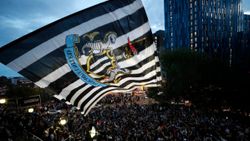 Newcastle'ın yeni sezon formasındaki Suudi Arabistan detayı