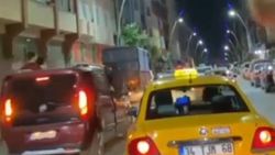 Sultangazi'de asker konvoyundaki maganda, duran minibüse çarptı