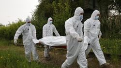 Kiev'de savaş ölen Rus askerinin cesedi vagonlarda saklanıyor