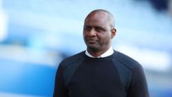Patrick Viera, Everton taraftarına tekme attı