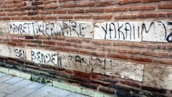 Tokat'ta tarihi hanın duvarlarına spreyle yazılar yazıldı