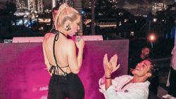 Hande Yener Amerika'ya gitti