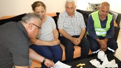 Adana'da belediye işçisi bulduğu altınları sahibine teslim etti