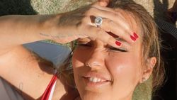 Demet Akalın, mayolu fotoğraf paylaştı