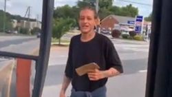 Eski NBA oyuncusu Delonte West dilencilik yaparken görüntülendi