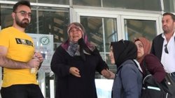 Bitlis'te sınava geç kalan kızın ağlayan annesinin gözyaşları