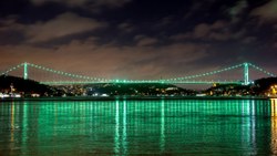 İstanbul’da köprüler, skolyoz hastalığı için ışıklandırıldı
