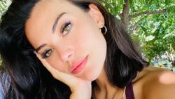 Tuvana Türkay tatil pozunu paylaştı