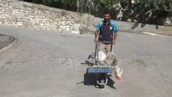 Şanlıurfa'da temizlik işçisi, içinde 3 bin euro olan cüzdanı sahibine teslim etti