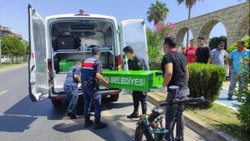 Antalya'da bisikletle yaya geçidinden geçerken aracın çarptığı Alman hayatını kaybetti