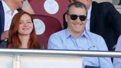 Comolli, Fenerbahçe'deki yardımcısı Selinay Gürgenç'le evlendi