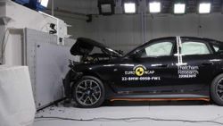 Türkiye'de de satılan elektrikli BMW i4 çarpışma testi