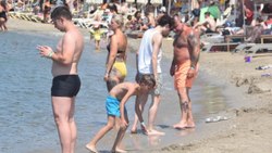 Bodrum'da bayram tatilinde plajlar doldu