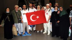 Hac ibadetini tamamlayan hacılar yurda dönmeye başladı