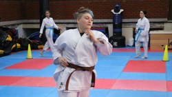 İşitme engelli Cansu karate ile hayata bağlandı