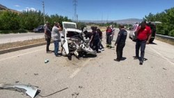 Erzincan'da tırla çarpışan aracın sürücüsü hayatını kaybetti