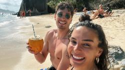Ebru Şahin'den balayı pozu