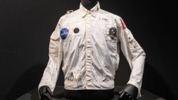 Ay'a ayak basan ikinci astronotun ceketine dudak uçuklatan rakam