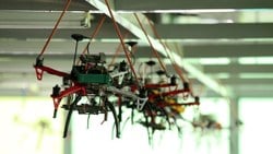 'Kalfa robotlar' fabrikalarda insanlara yardımcı olacak