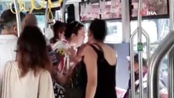 İstanbul'da otobüste yaşanan ilginç anlar kamerada
