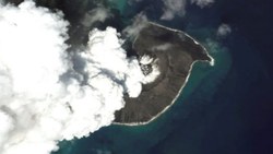 Tonga'daki yanardağ patlaması atmosfere yüksek miktarda su buharı püskürttü