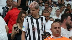 Ebrar Karakurt, Beşiktaş tribünlerinde