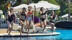 Antalya'da oteller eylül ortasına kadar doldu