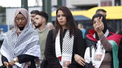 Almanya'da İsrail’in saldırısı altındaki Gazze için dayanışma gösterisi yapıldı
