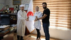 Ukraynalı Alina müslüman oldu adını değiştirdi: Amine