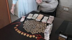 Afyonkarahisar'daki dilencinin üzerinden altın ve para çıktı