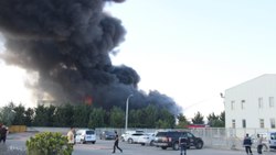 Konya’da boya fabrikası alevlere teslim oldu