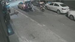 Kağıthane'de taksici ile moto kuryenin kavgası kamerada