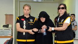 Kahramanmaraş'ta eşini ve kızını öldürdüğünü itiraf eden kadın adliyeye sevk edildi