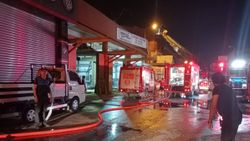 Zeytinburnu’nda sanayi sitesinde çıkan yangında patlamalar yaşandı