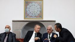 Cumhurbaşkanı Erdoğan'ın ziyaret ettiği cemevi yönetimi için ihraç talebi