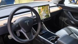 Tesla modelleri, yollardaki çocuk yayaları görmüyor