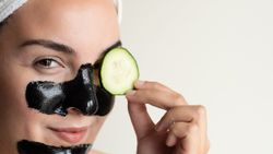 Koyu halkaları azaltmaya yardımcı olan 10 yiyecek