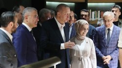 Cumhurbaşkanı Erdoğan, Nevmekan Sahil’de öğrencilerle sohbet etti