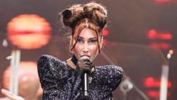 Hande Yener’den Gülşen'e kıyafet göndermesi