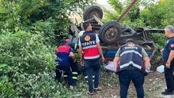 Düzce'de fındık işçilerini taşıyan traktör devrildi, işçileri yola saçıldı