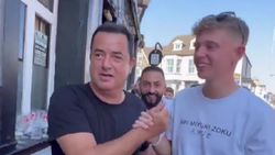Hull City taraftarından Acun Ilıcalı’ya ilgi