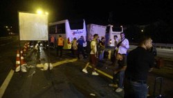 Kocaeli'de tır, kamyon ve yolcu otobüsü kazaya karıştı 