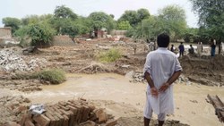 Pakistan'da seller: Can kaybı 900’ü geçti