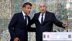 Emmanuel Macron, Cezayir'de Abdülmecid Tebbun ile görüştü