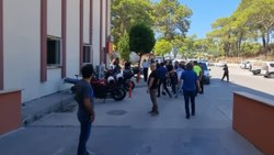 Antalya'da kaza sonrası husumetlilerini darbedip hastanede bıçakladı