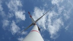 İngiltere'de dünyanın en büyük deniz üstü rüzgar santrali çalışmaya başladı