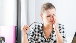 Göz seğirmesine neden olan 6 sağlık sorunu