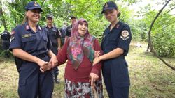 Bartın'da jandarma şehit annesinin fındıklarını topladı